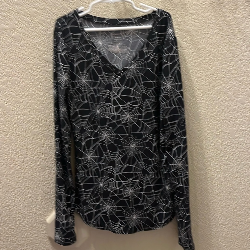 Woman’s Small Halloween shirt